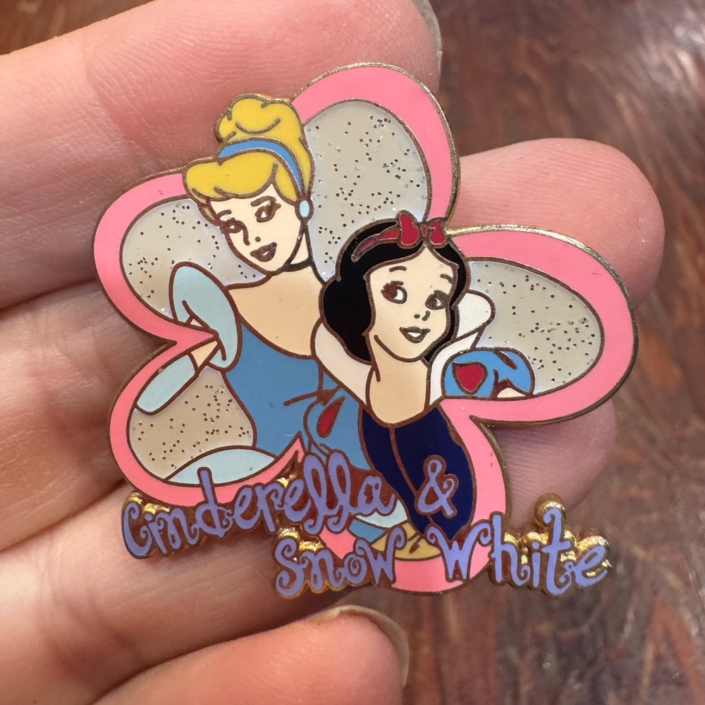 DISNEY Pin Cinderella and Snow White Vintage circa 2003 #15270